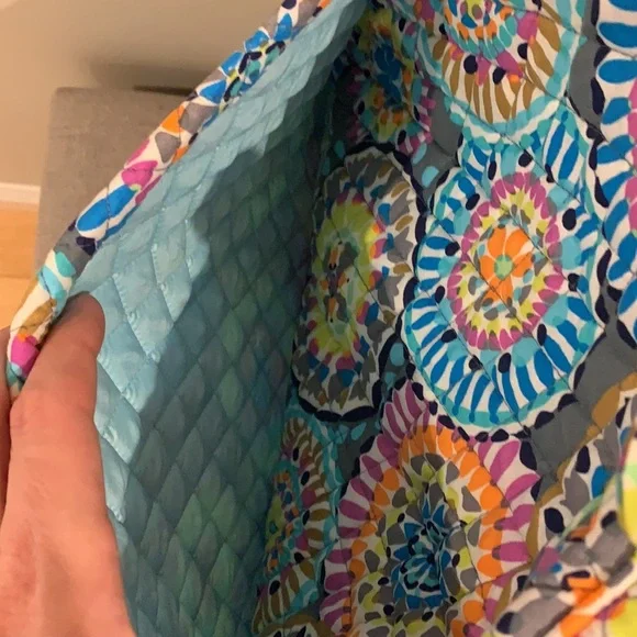 NWT Vera Bradley large travel duffel sunny medallion - Picture 8 of 9